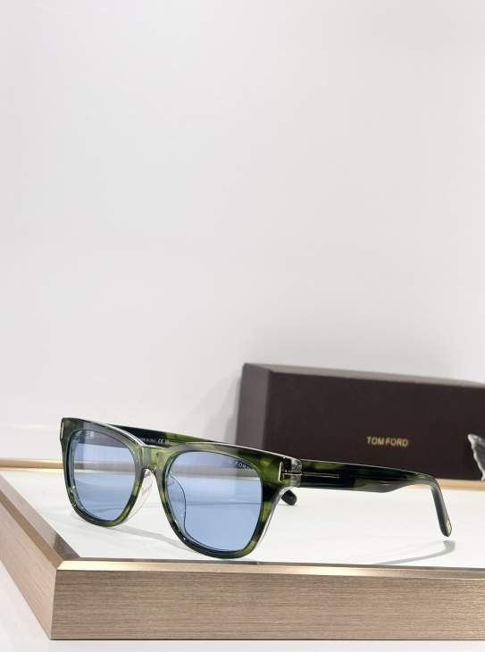 Picture of Tom Ford Sunglasses _SKUfw76704707fw